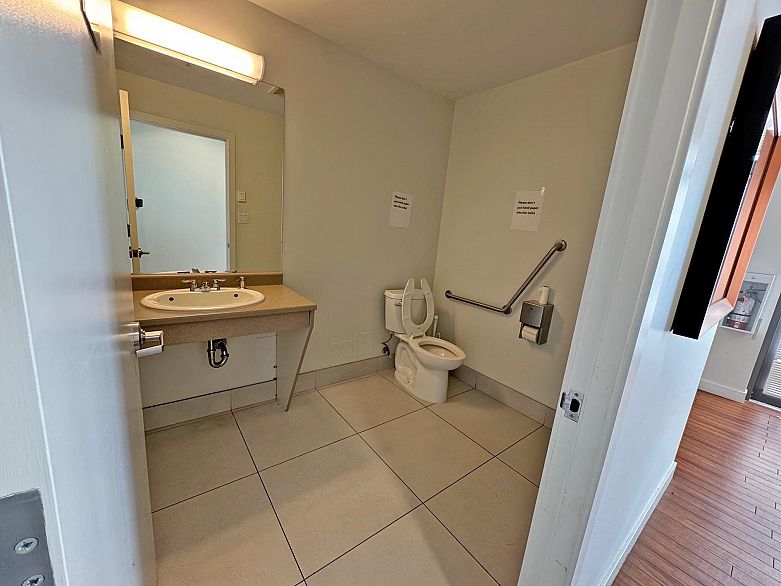 1401 3660 Vanness Avenue