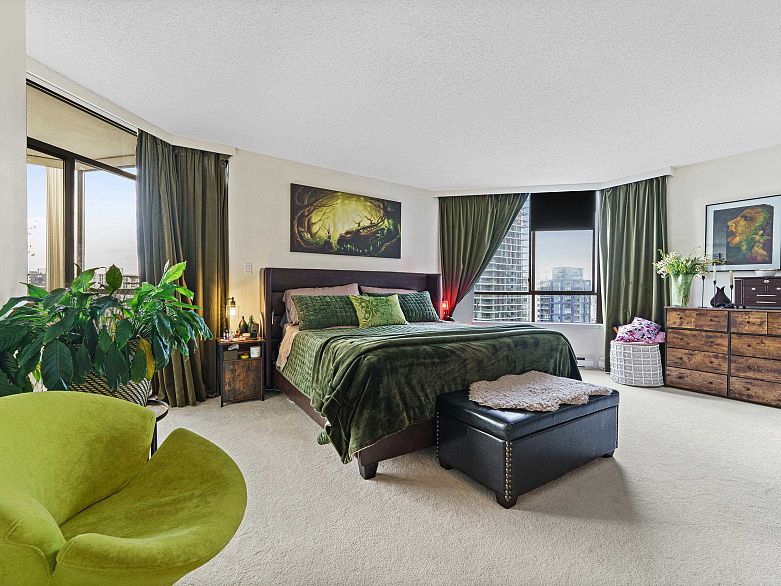 1601 738 Broughton Street