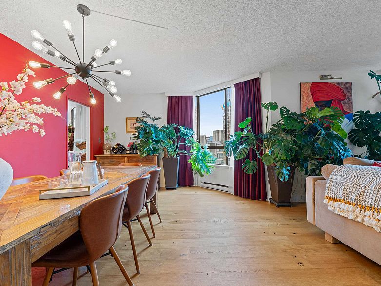 1601 738 Broughton Street