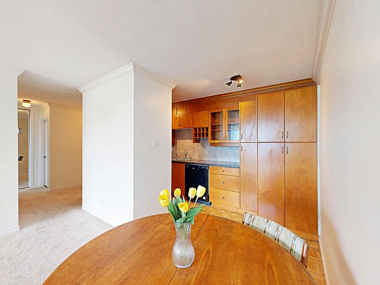 906 2370 W 2nd Avenue