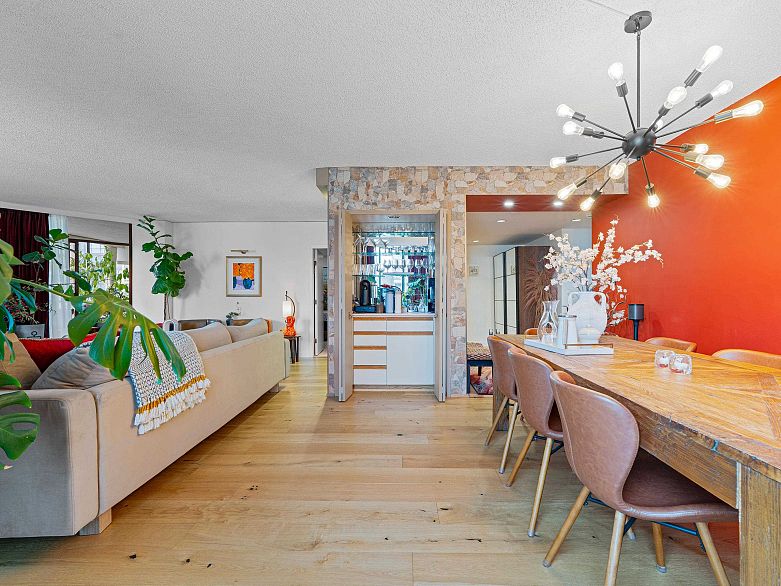 1601 738 Broughton Street