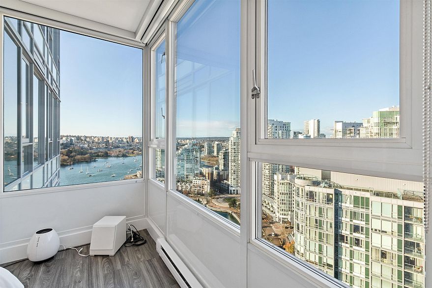 3307 1033 Marinaside Crescent