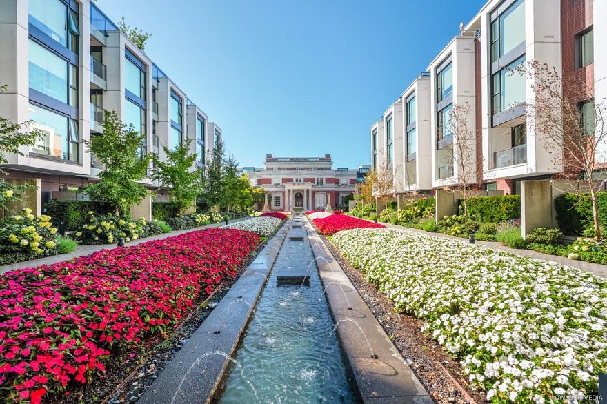 203 1561 W 57th Avenue