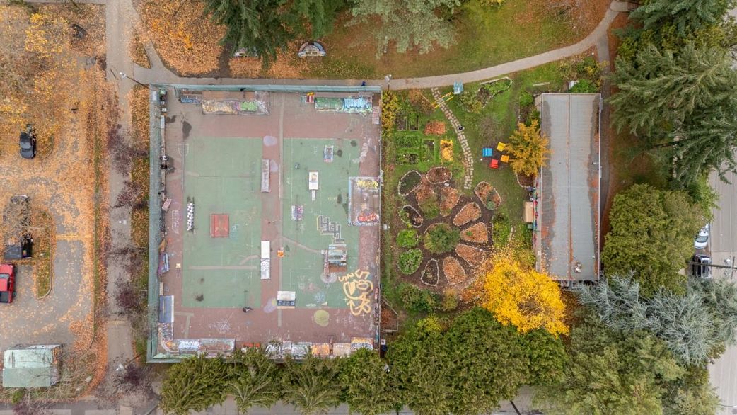 208 1516 Charles Street