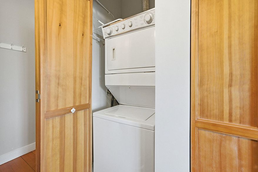 210 2515 Ontario Street