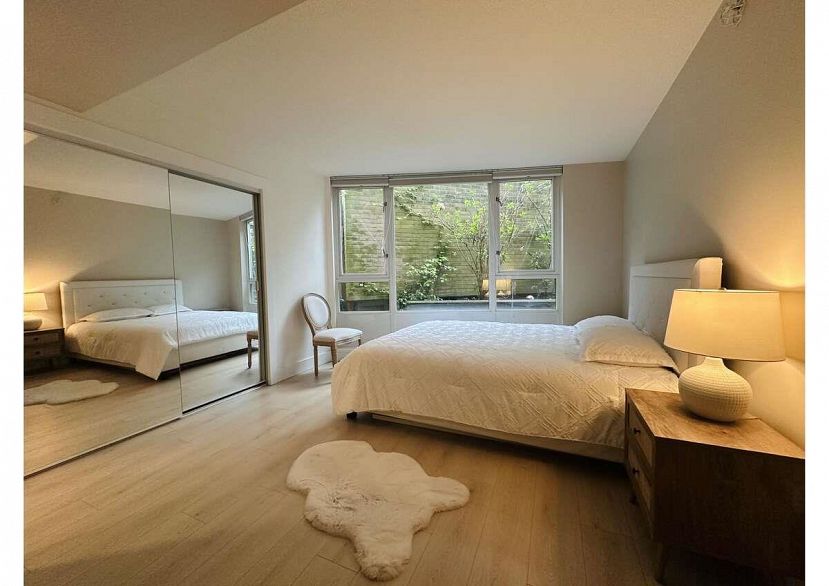 202 1033 Marinaside Crescent