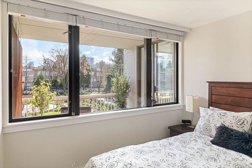 406 1740 Comox Street