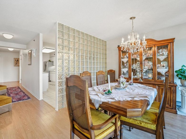 412 518 W 14th Avenue