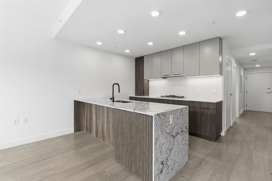 305 3590 W 39th Avenue