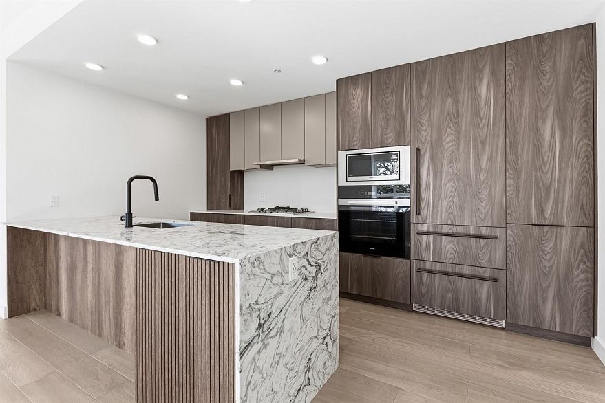 206 3590 W 39th Avenue