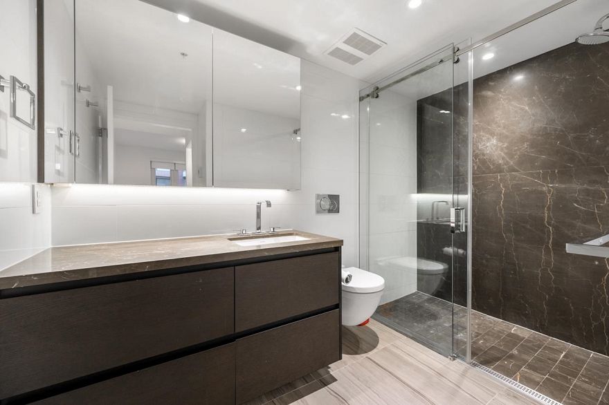 203 1561 W 57th Avenue