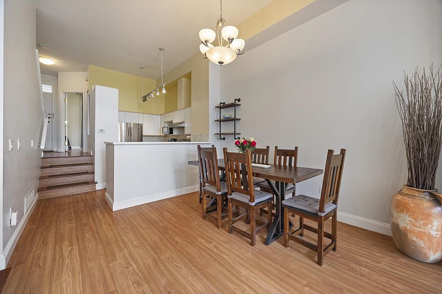 5 3586 Rainier Place