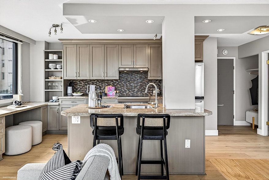 1404 1330 Harwood Street