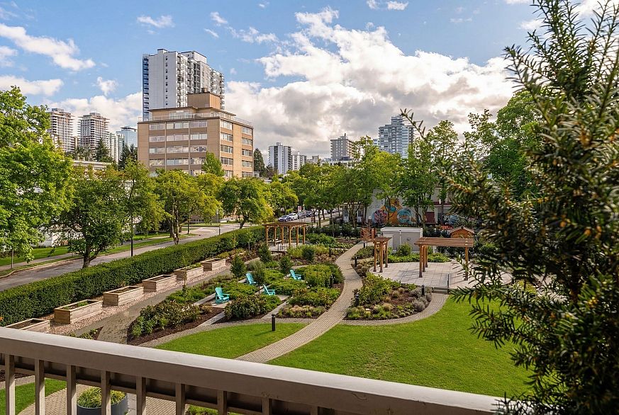 406 1740 Comox Street