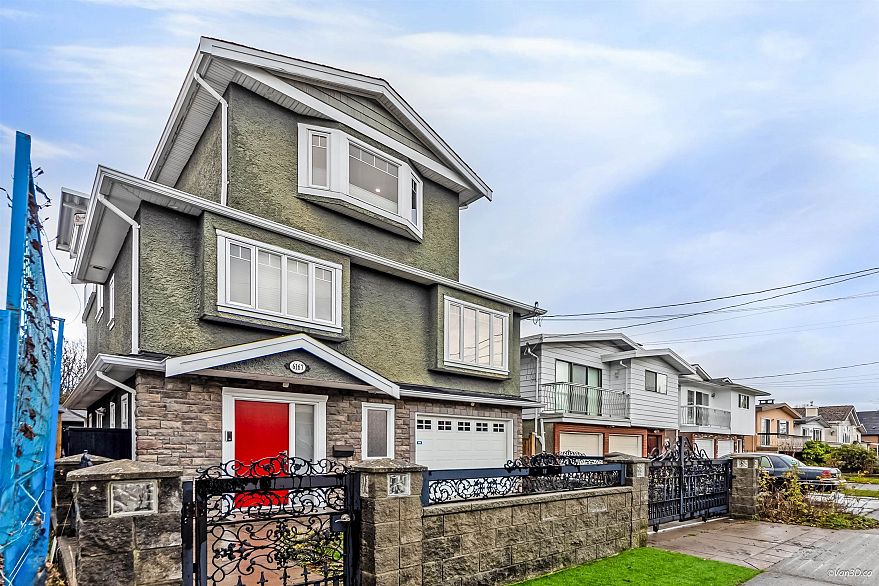 6167 Commercial Street