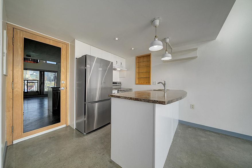 806 22 E Cordova Street