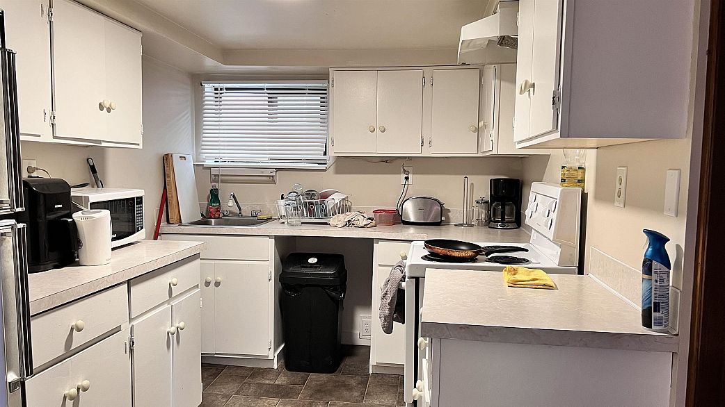 1250 E King Edward Avenue