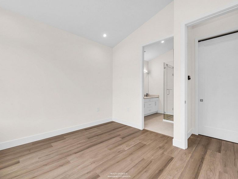 2 4257 Knight Street