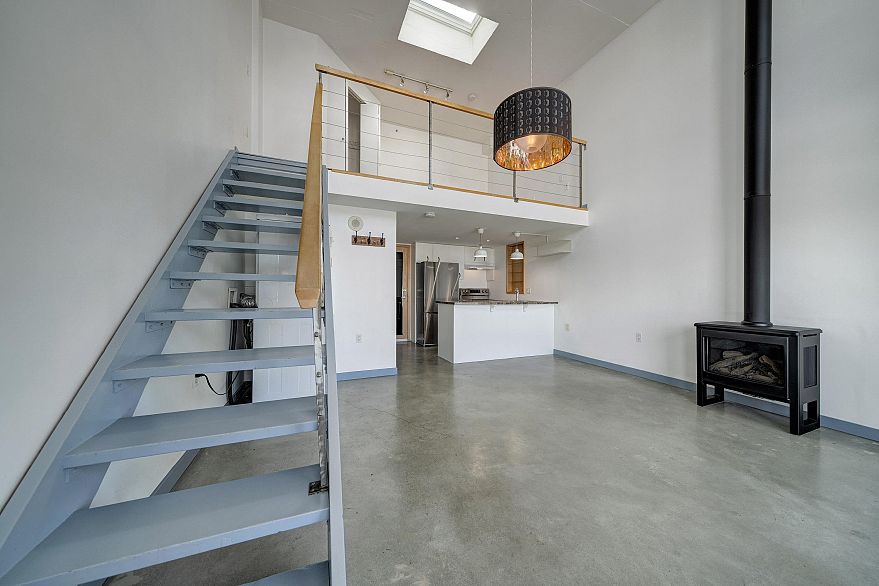 806 22 E Cordova Street