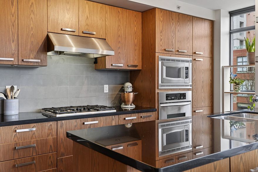 207 3228 Tupper Street