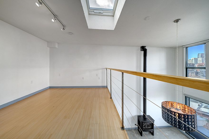 806 22 E Cordova Street