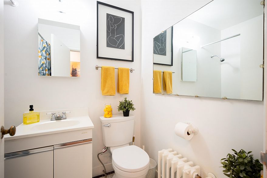 303 1565 Burnaby Street