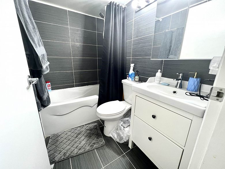 610 438 SEYMOUR STREET, Vancouver BC V6Z 2X6