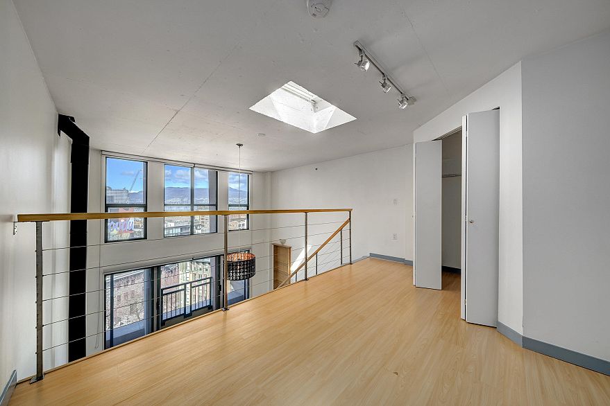 806 22 E Cordova Street