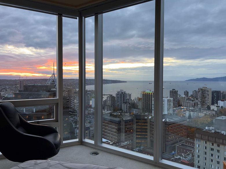 3403 938 Nelson Street