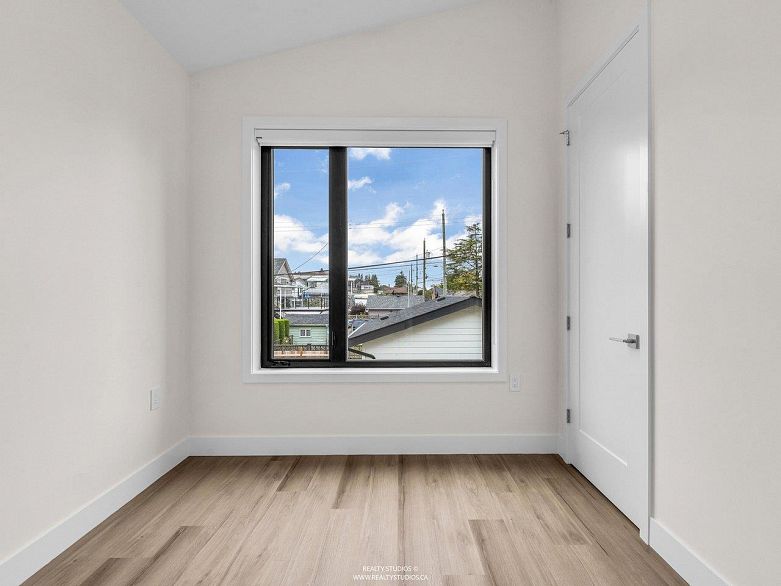 2 4257 Knight Street