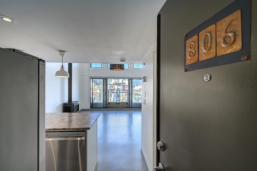 806 22 E Cordova Street