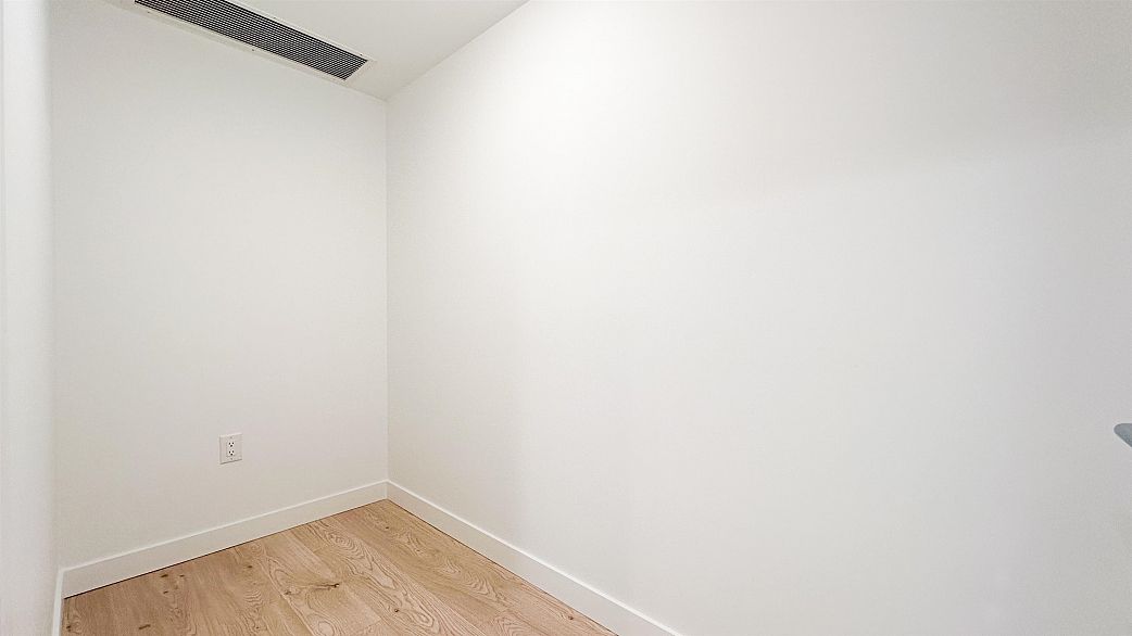 204 1680 E 12th Avenue