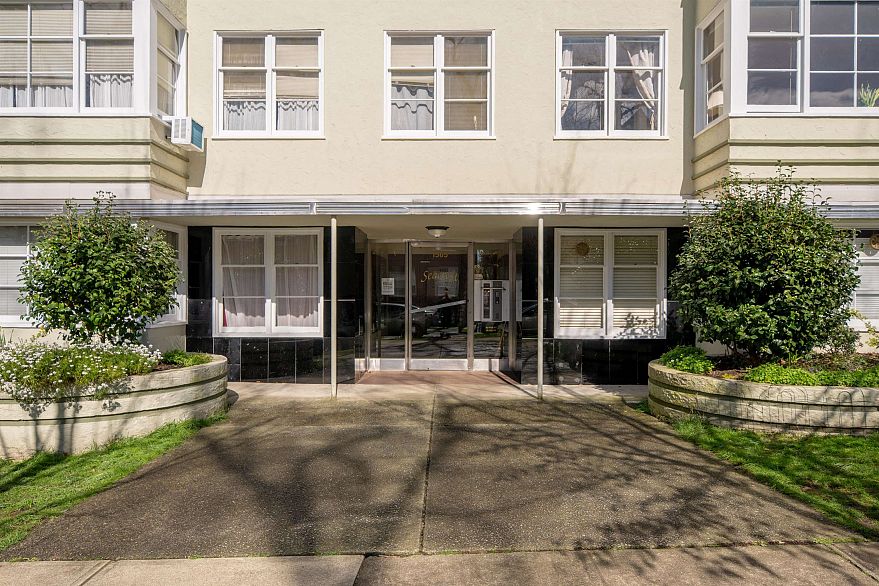 303 1565 Burnaby Street