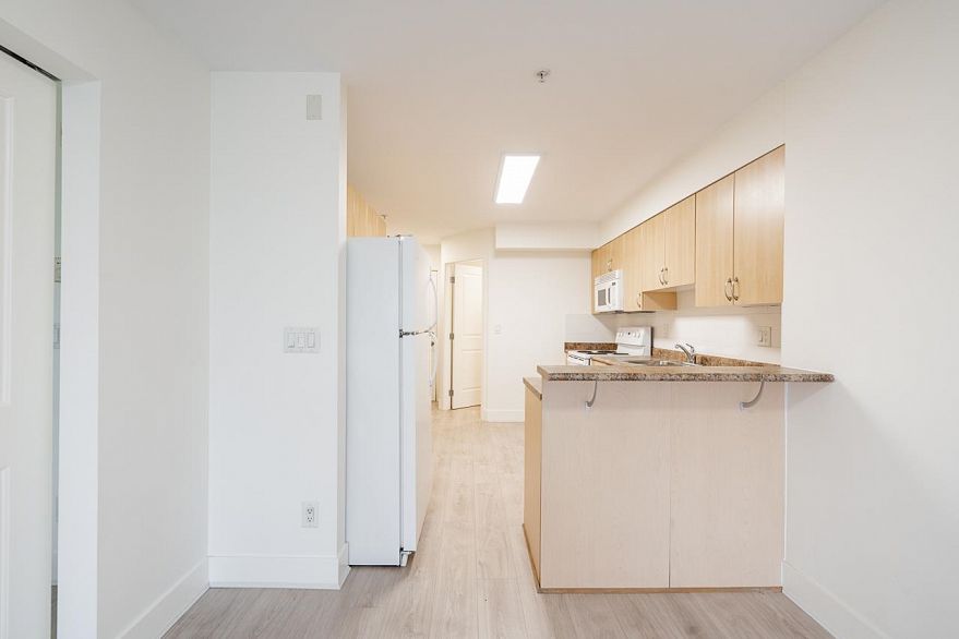 303 3423 E Hastings Street