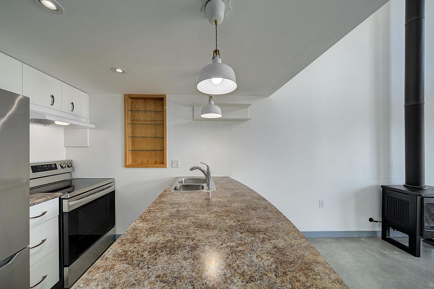 806 22 E Cordova Street