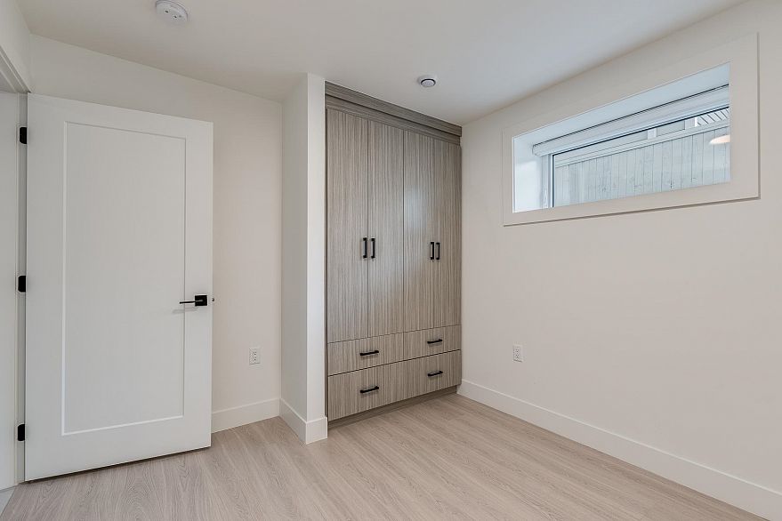 1 2263 E 35th Avenue