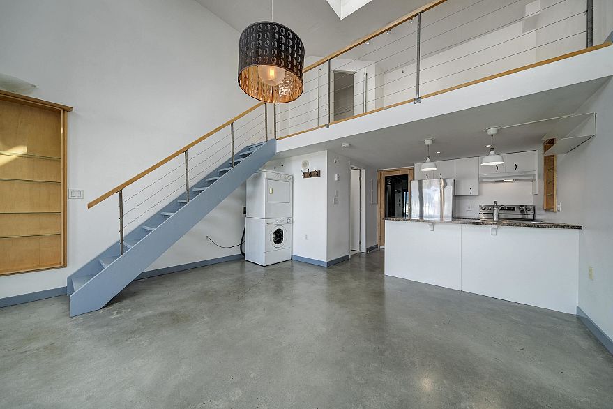 806 22 E Cordova Street