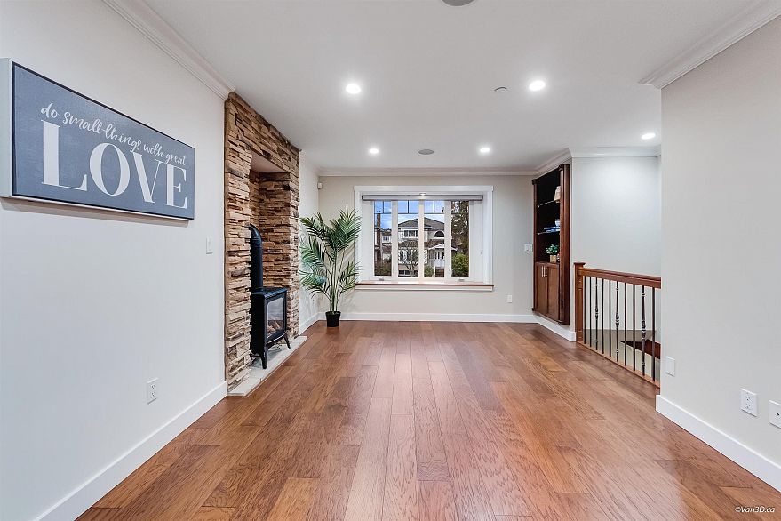 6167 Commercial Street