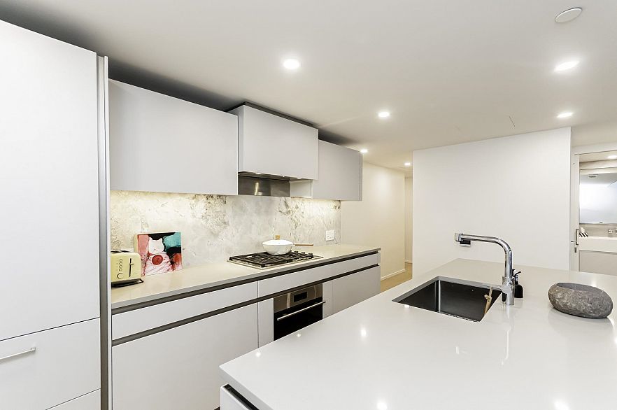 606 889 Pacific Street