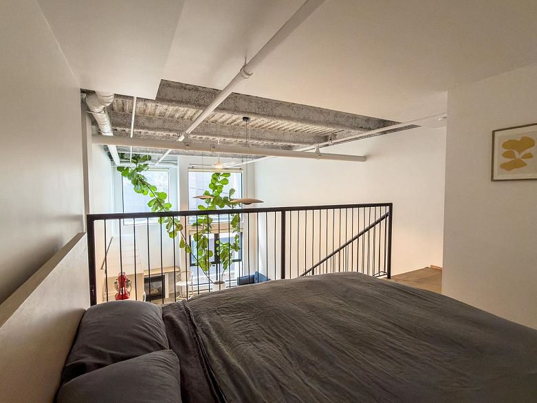 203 234 E 5th Avenue