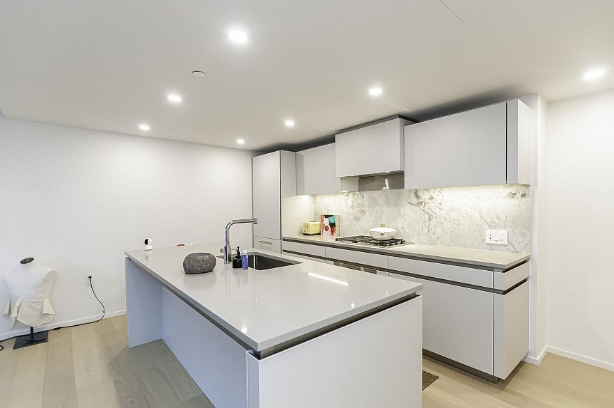 606 889 Pacific Street