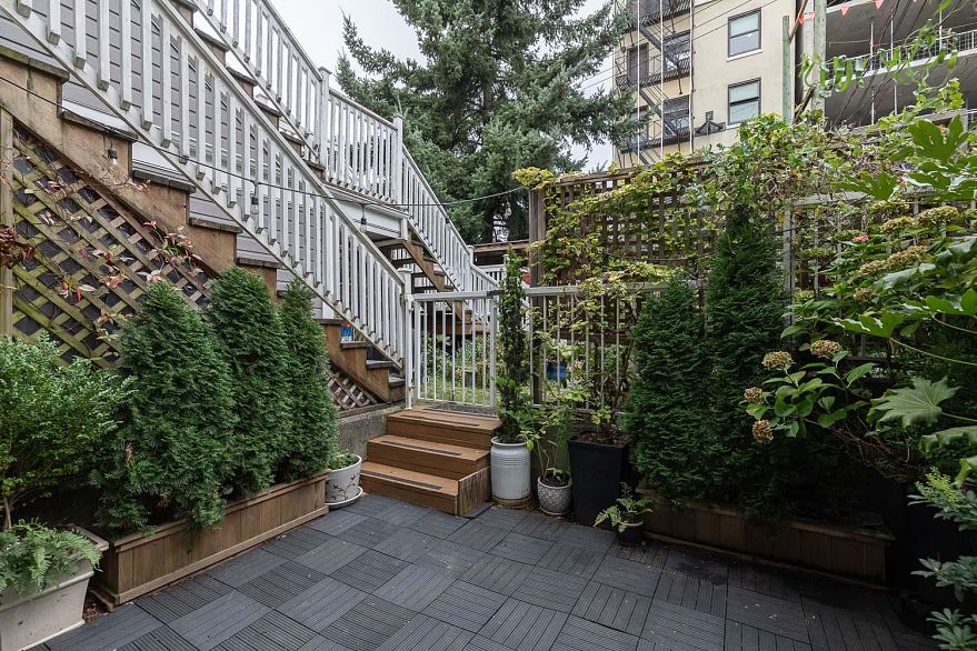 1 451 E Pender Street