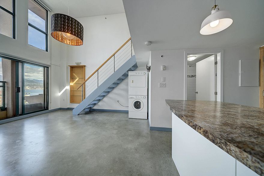 806 22 E Cordova Street