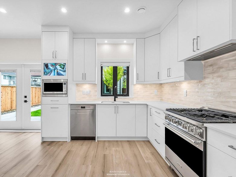 2 4257 Knight Street