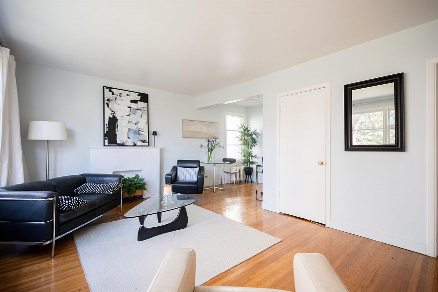 303 1565 Burnaby Street