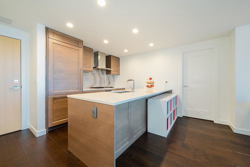 2001 5629 Birney Avenue