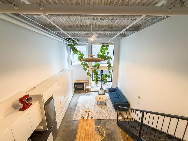 203 234 E 5th Avenue