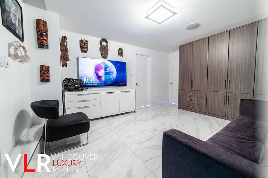 PH 199 DRAKE STREET, Vancouver BC V6Z 2Y8