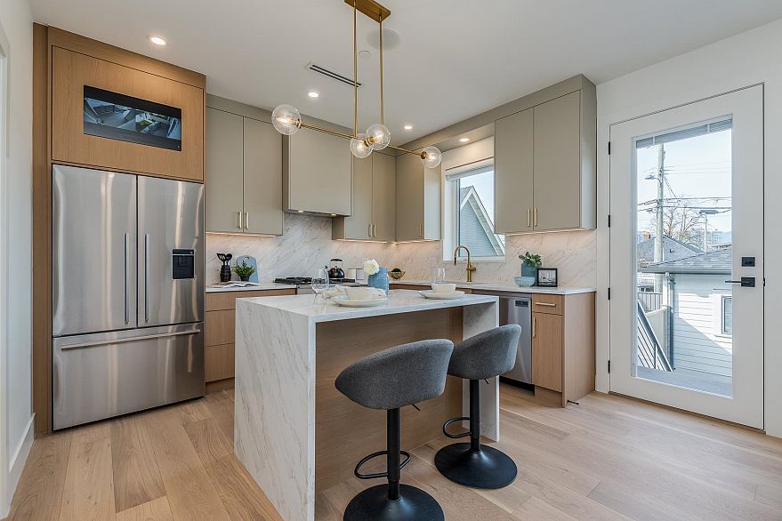 1 2263 E 35th Avenue