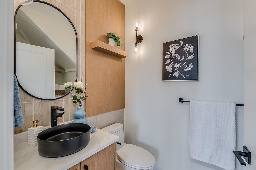 1 2263 E 35th Avenue